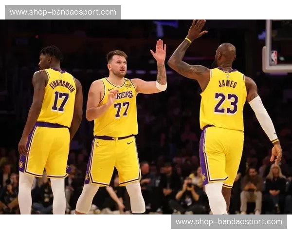 湖人vs掘金:宿命对决,紫金王朝能否逆袭? 湖人vs掘金:宿命对决,紫金王朝能否逆袭?